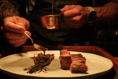 Prato sendo servido em restaurante  -  (crédito: Estevão Andrade/Divulgação)