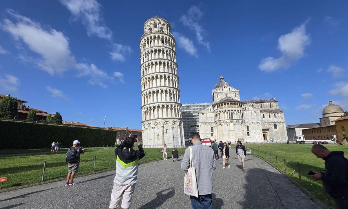 A Torre de Pisa come&ccedil;ou a inclinar ainda durante sua constru&ccedil;&atilde;o, iniciada em 1173