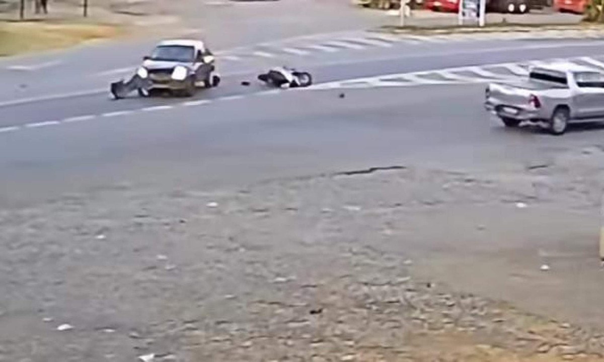 Imagens de câmeras de segurança registraram o momento do acidente na BR-116 - (crédito: Reprodução/Câmeras de segurança)