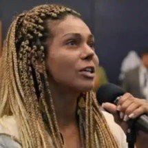 Barba, cabelo & mãos ao alto - Deputada Dani Balbi é contra banheiros neutros no Rio de Janeiro
