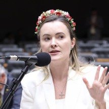 Eduardo defende deputada Júlia Zanatta como vice na chapa de Flávio Bolsonaro - Kayo Magalhães - 27.mai.26/Câmara dos Deputados