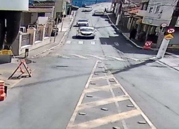 Flagrante: Idoso entra em frente carro e acaba atropelado no Sul de Minas -  (crédito: CIDS)