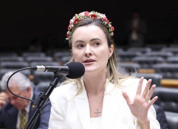 Deputada Júlia Zanatta (PL-SC) discursa durante debate sobre fim da escala 6x1 na Câmara dos Deputados  -  (crédito: Kayo Magalhães - 27.mai.26/Câmara dos Deputados)