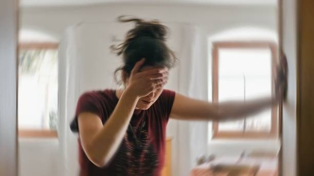 A sensa&ccedil;&atilde;o de tontura e desorienta&ccedil;&atilde;o pode ser um dos primeiros sinais de um mal s&uacute;bito, exigindo reconhecimento e aten&ccedil;&atilde;o imediatos. -  (crédito: iStock )