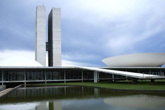 Partidos chegam às eleições sem filtros para barrar candidato de facção criminosa
