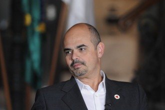 Simões lança ofensiva para ampliar descontos em contas de água e luz