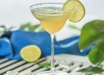 A Margarita é quase uma aula de coquetelaria. Tequila, limão e licor de laranja. Nada sobra, nada falta -  (crédito: Magnific/Freepik)