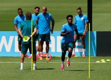 Jogadores do Brasil participam do último treino, em Nova Jersey, antes da estreia diante do Marrocos -  (crédito: Darrian Traynor / Getty Images via AFP)