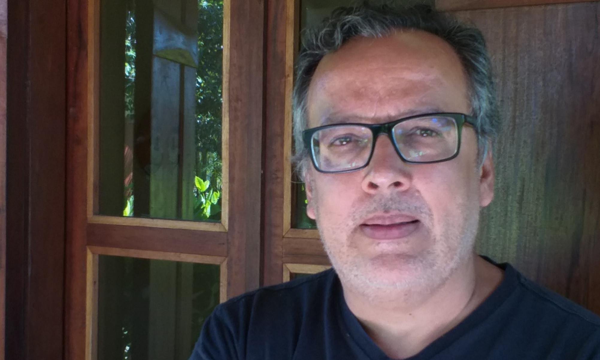As sutis dinamites de Fabrício Marques em 'Fora do alcance da memória'