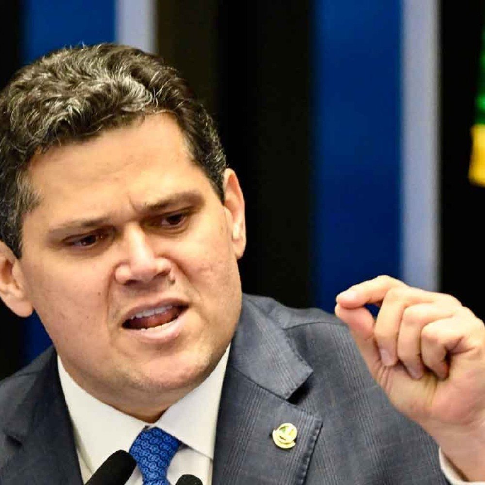 CNC pressiona Senado para não decidir fim da escala 6x1 nas eleições
