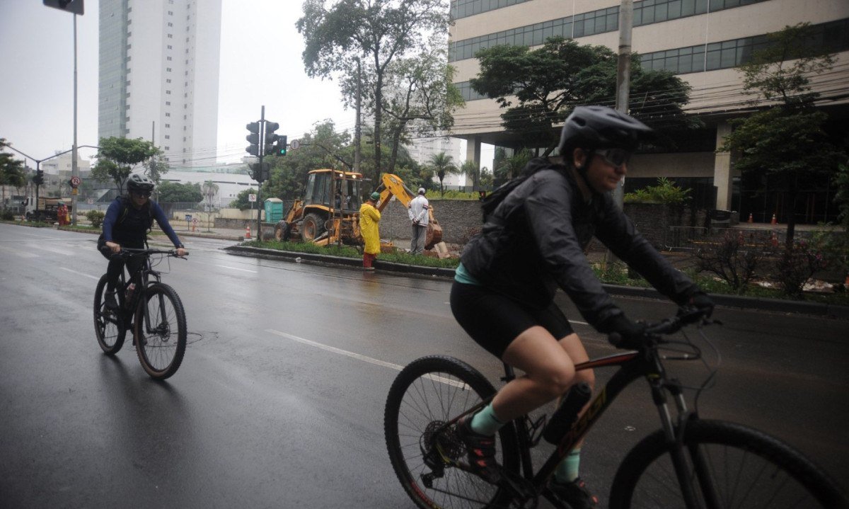 &Aacute;lvaro Dami&atilde;o anunciou nesse s&aacute;bado (13/6) que vai desinstalar o trecho da ciclovia j&aacute; implantado na Avenida Afonso Pena