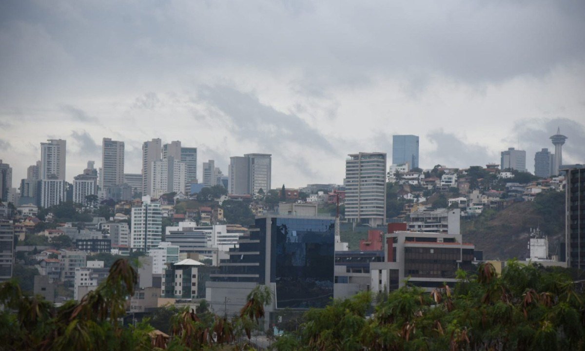BH pode ter chuva com raios e ventos neste domingo (14); confira