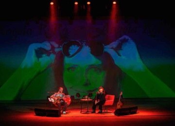 Angela Ro Ro ganhou homenagem de Vitor Santana e Tiê no Centro Cultural Unimed BH-Minas -  (crédito: Sâmara Oliveira/ MTC/Divulgação)