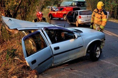 Uma pessoa morreu e outras cinco ficaram feridas durante acidente em Januária -  (crédito: Divulgação/CBMMG)