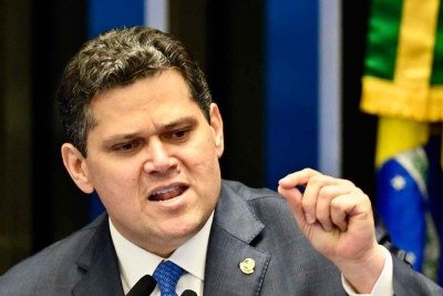 Alcolumbre segura tramitação no Senado da PEC que acaba com a jornalda de trabalho 6x1 -  (crédito: EVARISTO SÁ/AFP)