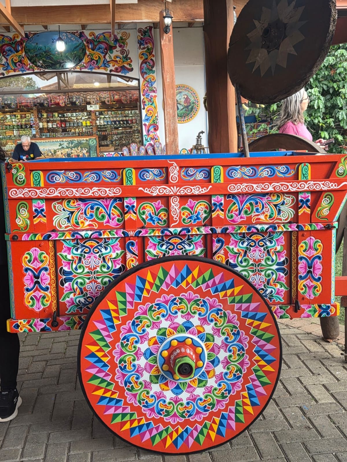 Uma carro&ccedil;a maior chega a custar US$ 4 mil e serve como uma importante obra de arte local, de valor inestim&aacute;vel, pelo trabalho feito &agrave; m&atilde;o, altamente valorizado