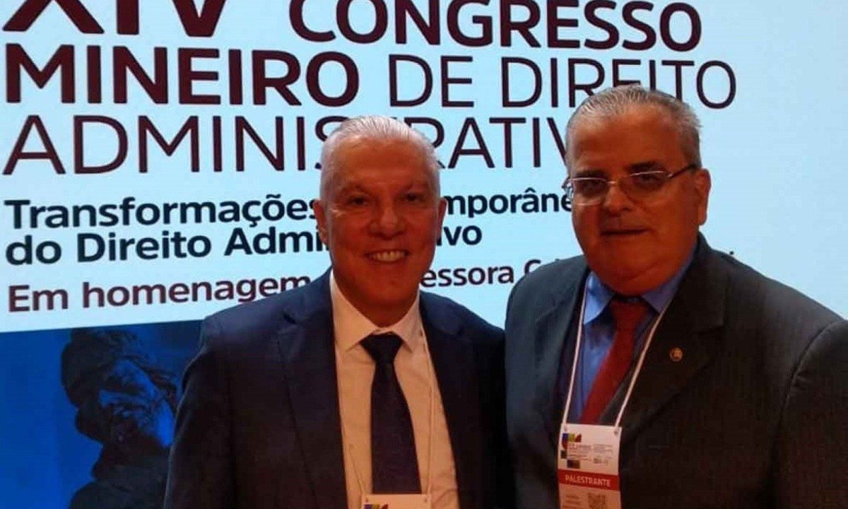 Professor Mar&ccedil;al Justen Filho e o 3&ordm; vice-presidente do TJMG, desembargador Rog&eacute;rio Medeiros, no XIV Congresso Mineiro de Direito Administrativo 