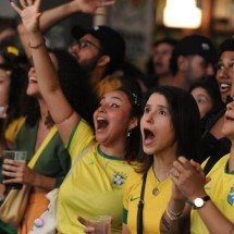 Gritou muito no jogo do Brasil? Veja como recuperar a voz - Alexandre Guzanshe/EM/D.A. Press