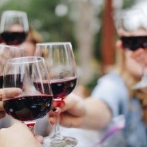 Beber vinho traz saúde? Entenda os efeitos no organismo - Kelsey Knight/Unsplash