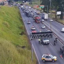 Batida entre moto e caminhão deixa vítima grave e trava trânsito do Anel - BHTrans/Reprodução