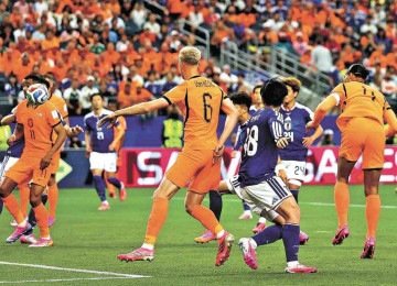 Holanda e Japão, que empataram por 2 a 2 na estreia das seleções, pelo Grupo F, foi um dos melhores confrontos do Mundial até agora -  (crédito: MICHAEL STEELE / Getty Images via AFP)