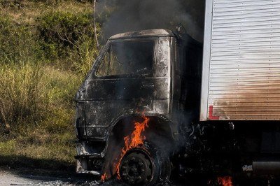 Incidente foi na altura de Nova Lima no sentido Rio de Janeiro -  (crédito: CBMMG)