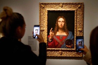 'Salvator Mundi', obra atribuída a Leonardo da Vinci, foi vendida por US$ 450 milhões em leilão da Christie's, em 2017
 -  (crédito: François Guillot/AFP)