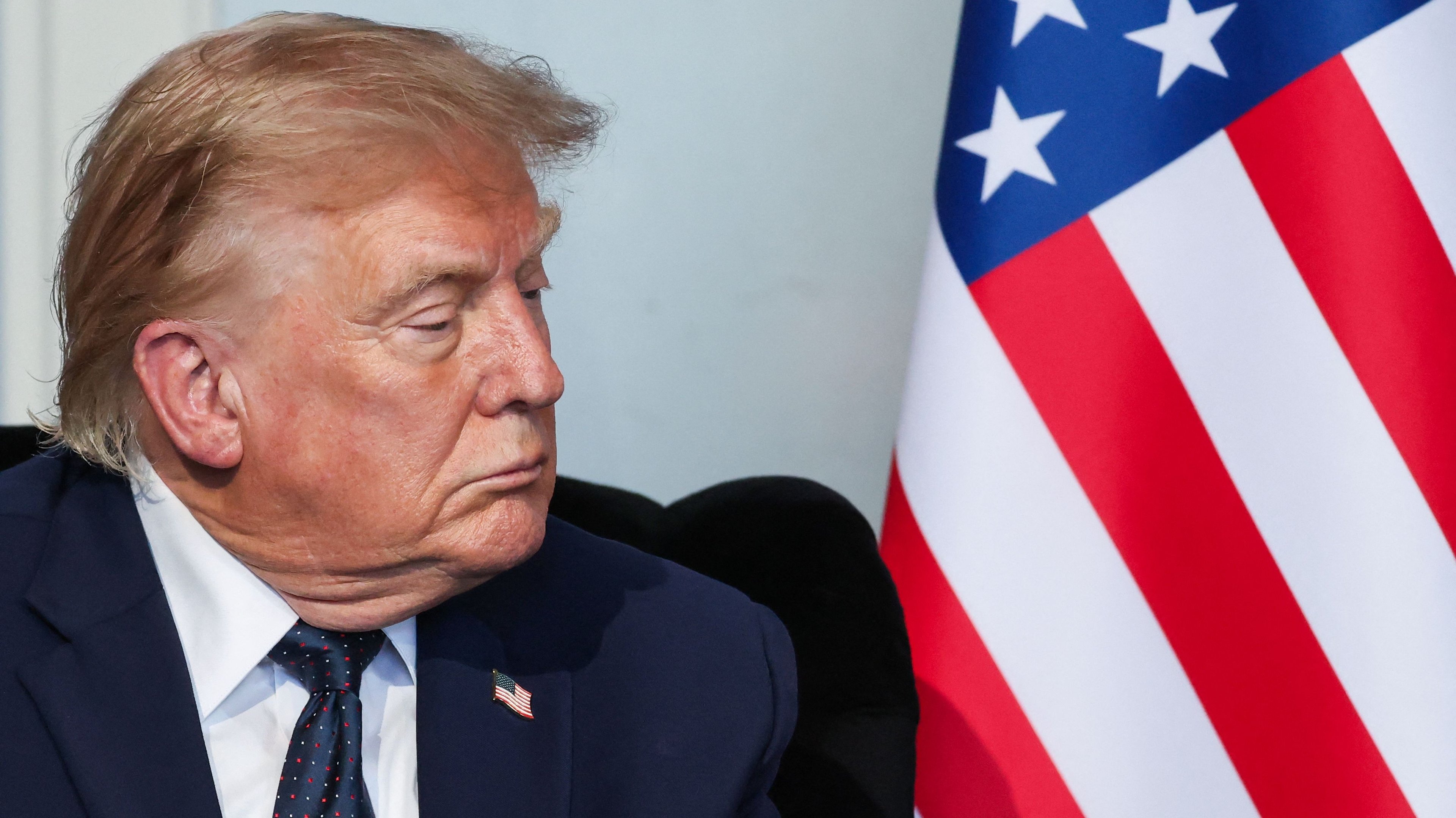 Donald Trump, cujas a&ccedil;&otilde;es impactam a pol&iacute;tica externa dos EUA, &eacute; figura central na discuss&atilde;o eleitoral brasileira, segundo pesquisa -  (crédito: Ludovic MARIN / POOL / AFP)