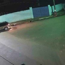 Homem tenta se vingar do ex, incendeia carro errado e acaba preso em Minas - reproduÃ§Ã£o