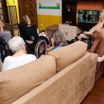 Lar de idosos é interditado por falta de alvará e servir alimentos vencidos - Reprodução/MPMG