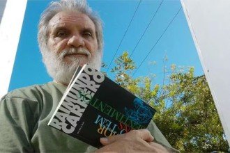 Escritores homenageiam Raimundo Carrero em depoimentos