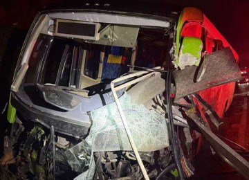 Motorista de carreta morre em acidente que envolveu ÃŽnibus na FernÃ£o Dias -  (crédito: reproduÃ?Â§Ã?Â£o PRF)