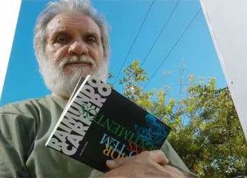 Raimundo Carrero havia retomado recentemente a colaboração com o Diário de Pernambuco por meio da Coluna Diário Cultural -  (crédito: Alexandre Godim/Divulgação)