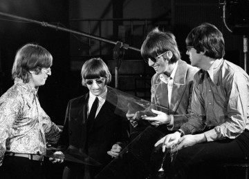John Lennon, Ringo Starr, George Harrison e Paul McCartney em 1966, ano de lançamento do álbum 'Revolver' -  (crédito: Apple/reprodução)