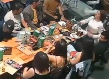 Câmeras de segurança flagraram o momento do furto -  (crédito: Reprodução/Redes Sociais)