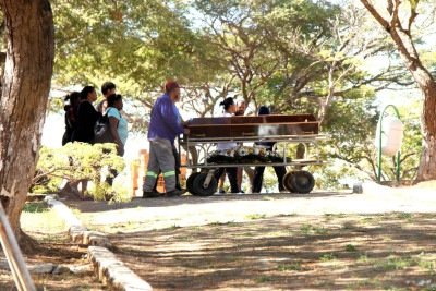Cortejo para o enterro de José Guilherme, de 7 anos, no Cemiterio Municipal Campo da Saudade,  em Lagoa Santa, em 11 de junho de 2024 -  (crédito:  Jair Amaral/EM/D.A Press )