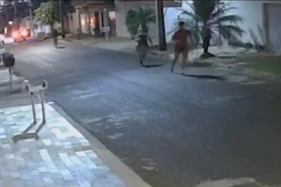 Câmera de segurança mostra perseguição da PM durante buscas por suspeitos de homicídio em Araguari
 -  (crédito: Reprodução)