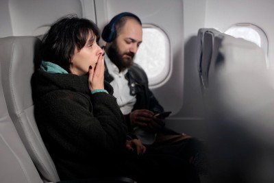 Sono irregular, jet lag, alimentação diferente e mudanças climáticas podem diminuir a imunidade -  (crédito: DC Studio/Magnific)