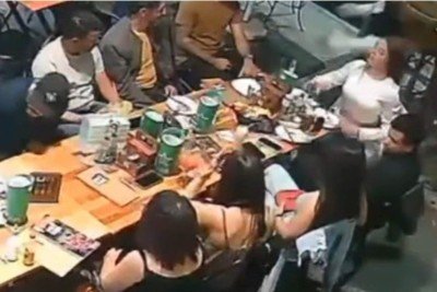 Câmeras de segurança flagraram o momento do furto -  (crédito: Reprodução/Redes Sociais)