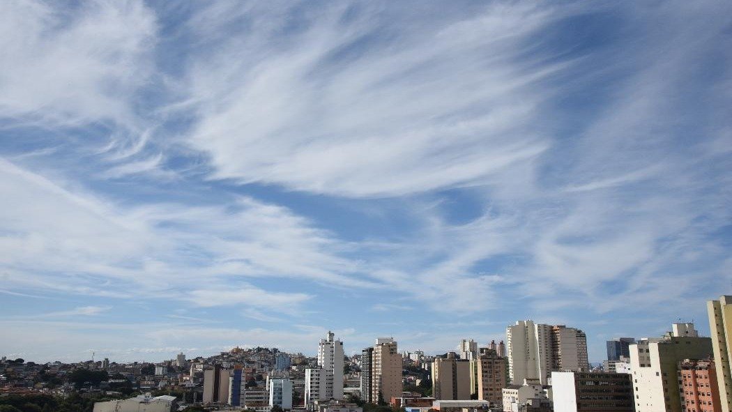 Os sat&eacute;lites e os supercomputadores permitem que a Defesa Civil emita os alertas de mudan&ccedil;as bruscas de temperatura -  (crédito: Gladyston Rodrigues/EM/D.A. Press)