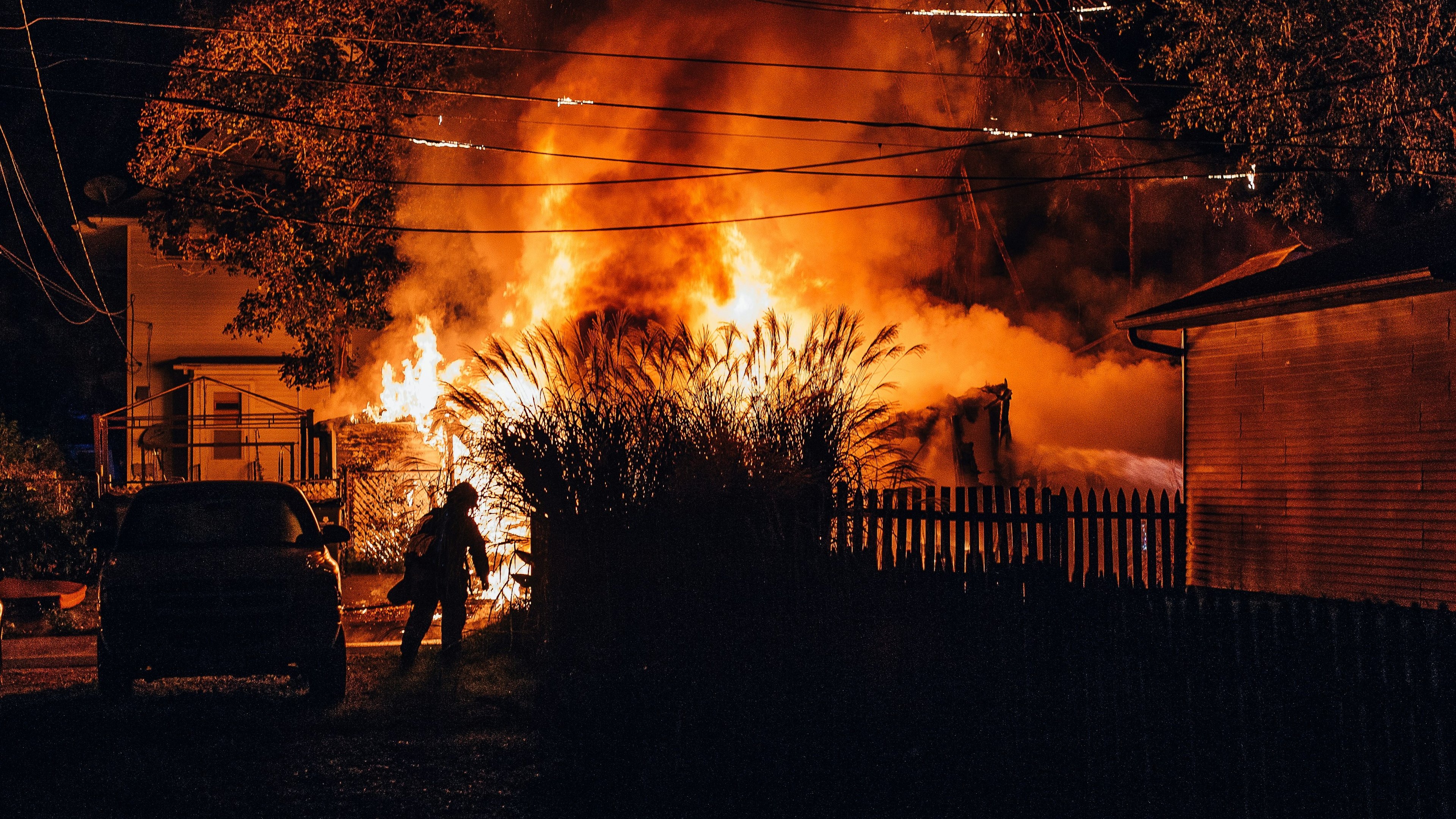 O que fazer em caso de incêndio? 7 dicas que salvam vidas - Unsplash/ Kyle Cleveland
