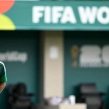 Técnico questiona decisão que pode tirar jogador da Copa: Não teve nem VAR com o Messi - No Ataque Internacional