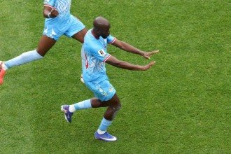 Autor do gol da RD Congo ‘passou o bastão’ para ex-Cruzeiro e trocou rugby por futebol
