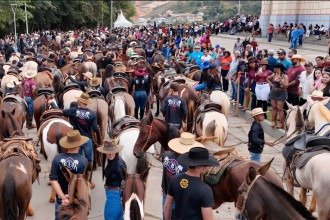 Maior cavalgada de Minas Gerais e romeiros aguardados em festividade de fé