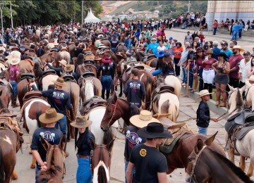 Cavaleiros e cavaleiras s&atilde;o aguardados em Concei&ccedil;&atilde;o do mato Dentro onde se encontram depois da maior cavalgada de Minas Gerais -  (crédito: A3 M&iacute;dia)