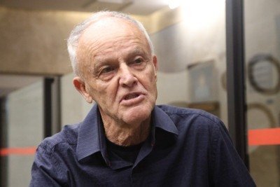O idoso se emocionou ao contar sobre o sofrimento que a perda fincanceira tem causado. Segundo Antônio, ele e a esposa não dormem há dias e sentem constrangidos ao contar sobre o ocorrido. -  (crédito: Marcos Vieira /EM/DA. Press)