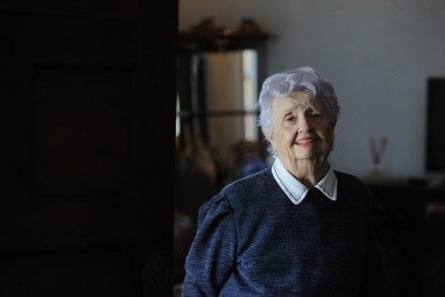 Yvette Germaine Deligne, francesa naturalizada no Brasil, e que sobreviveu a Segunda Guerra Mundial, &eacute; a pe&ccedil;a principal da obra "A Quand Le D&eacute;barquement?" -  (crédito: Alexandre Guzanshe/EM/D.A Press)