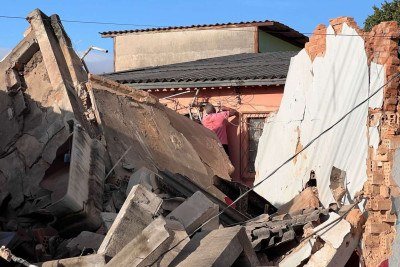 Ap&oacute;s nova vistoria, a Defesa Civil classificou a estrutura remanescente como de risco muito alto -  (crédito: Edésio Ferreira/EM/D.A.Press)