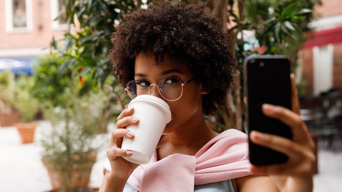 Quanto custa contratar um influencer no Brasil? Veja a tabela de preços