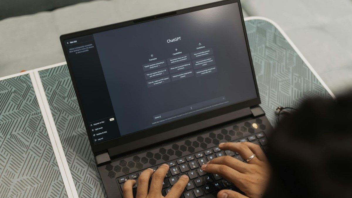 A crescente depend&ecirc;ncia do ChatGPT impulsiona a busca por ferramentas de IA alternativas e robustas para o dia a dia. -  (crédito: Matheus Bertelli de Pexels)